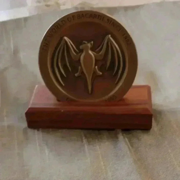 DECORATIVE BAR VINTAGE EMBLEM THE WORLD OF BACARDI SINCE 1862 - Picture 2 of 4